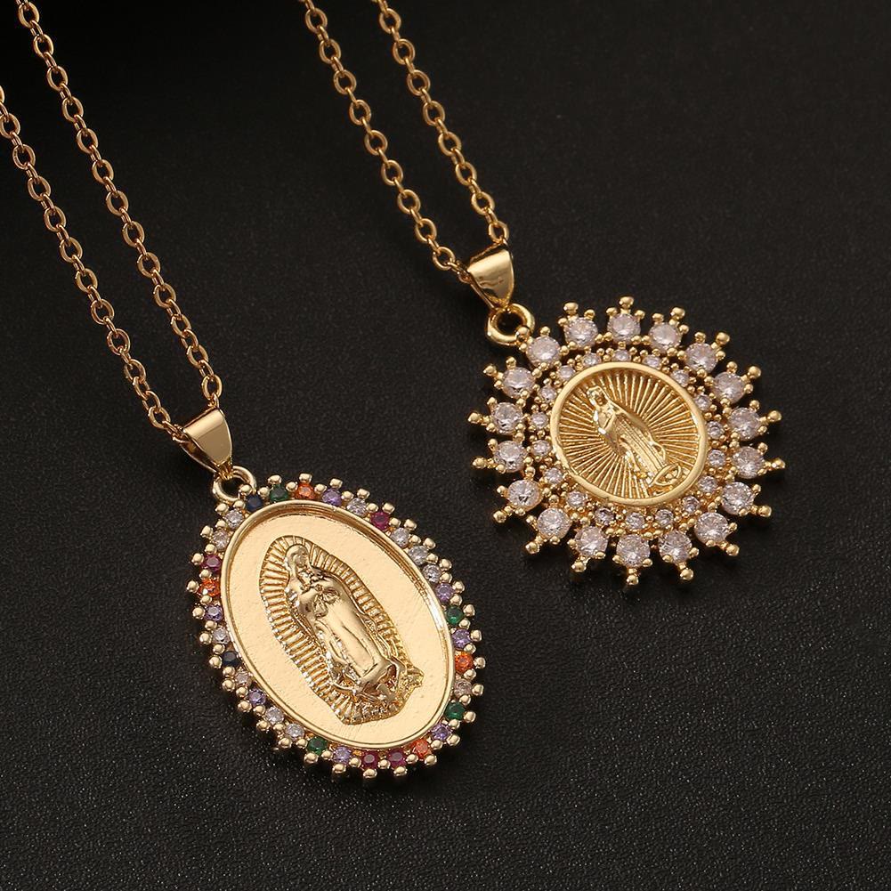 Collar con Dije de Circonia de la Virgen en Tres Estilos: Símbolo de la Intercesión Maternal de María