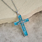 Collar de Cruz de Clavo con Incrustación de Turquesa: Símbolo del Amor Sacrificial de Cristo