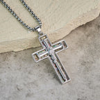 Collar de Cruz de Clavo con Incrustación de Concha Abulón: Símbolo del Amor Sacrificial de Cristo