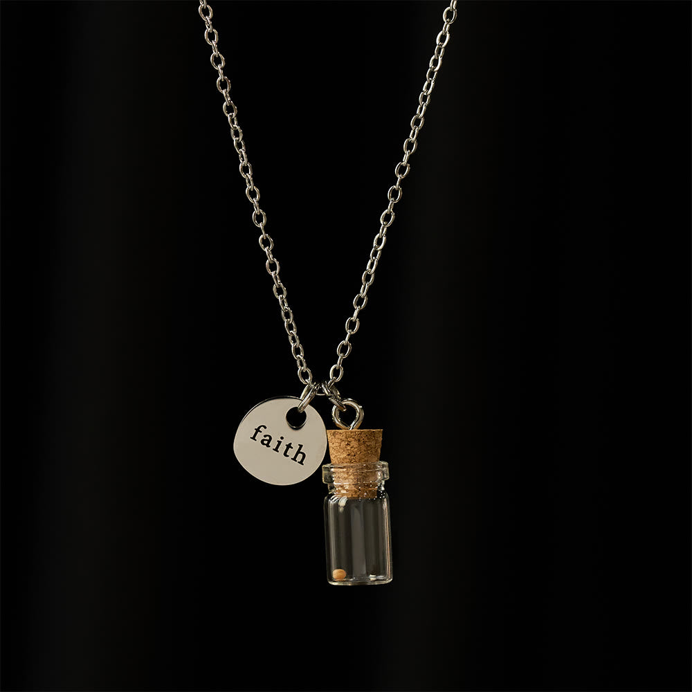 Collar con Placa de Fe Botella de Semilla de Mostaza: Símbolo de Fe Pequeña y Gran Poder