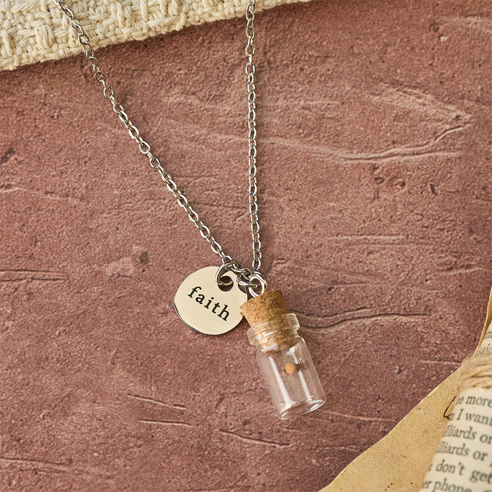 Collar con Placa de Fe Botella de Semilla de Mostaza: Símbolo de Fe Pequeña y Gran Poder
