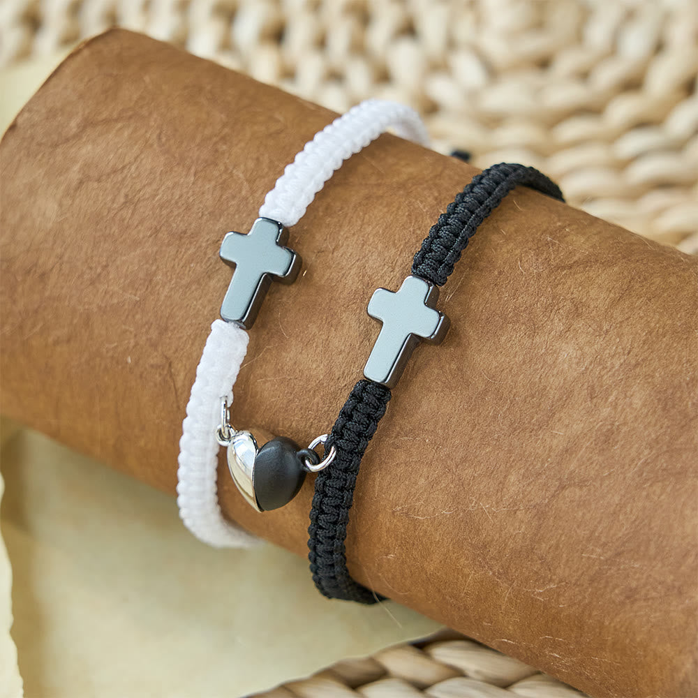 Set de Pulseras Magnéticas de Corazón y Cruz: Símbolo de Unión Sagrada y Amor Duradero