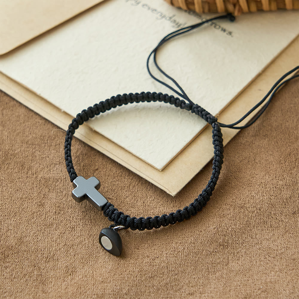 Set de Pulseras Magnéticas de Corazón y Cruz: Símbolo de Unión Sagrada y Amor Duradero