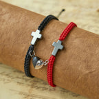 Set de Pulseras Magnéticas de Corazón y Cruz: Símbolo de Unión Sagrada y Amor Duradero