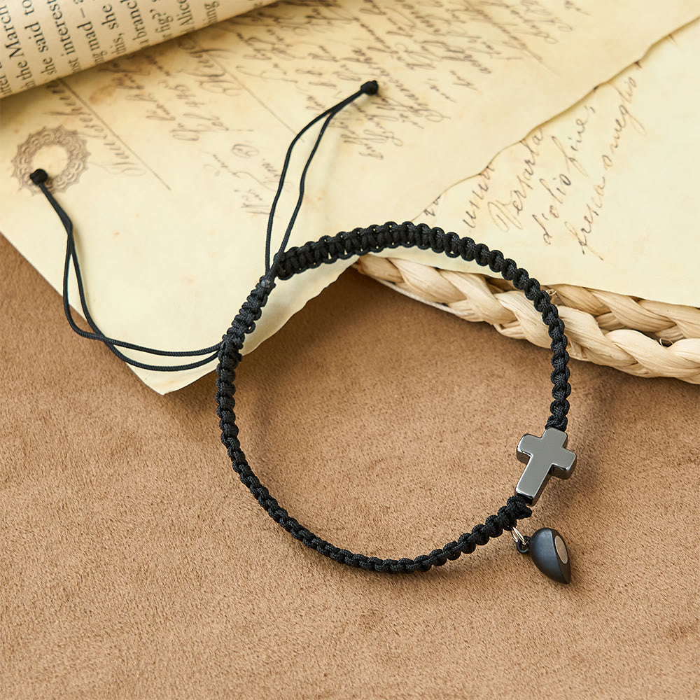 Set de Pulseras Magnéticas de Corazón y Cruz: Símbolo de Unión Sagrada y Amor Duradero