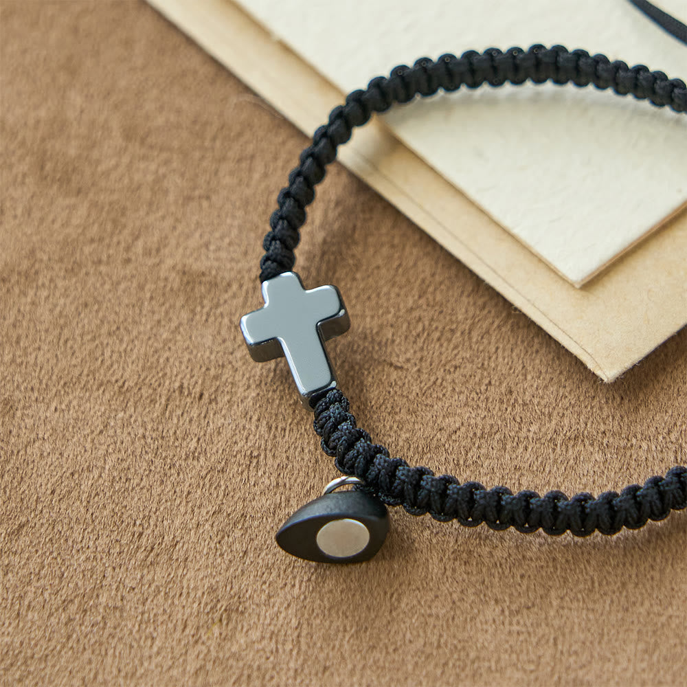 Set de Pulseras Magnéticas de Corazón y Cruz: Símbolo de Unión Sagrada y Amor Duradero