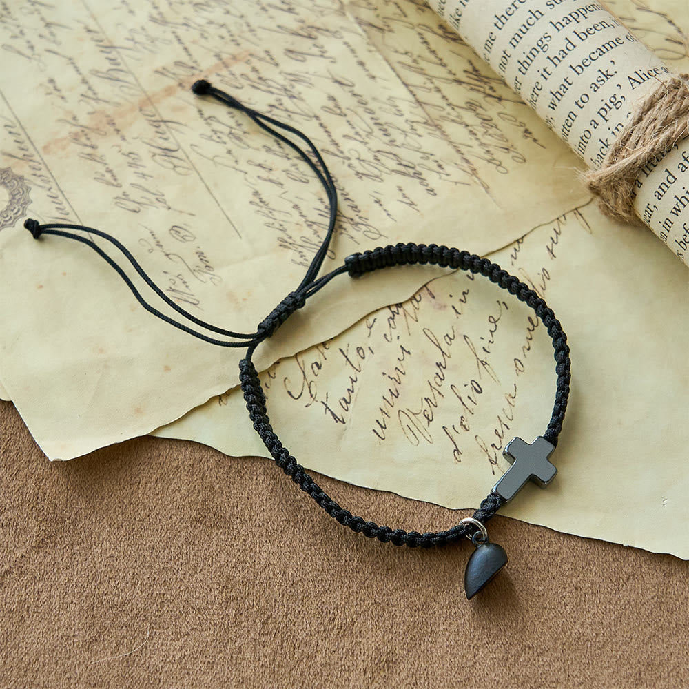 Set de Pulseras Magnéticas de Corazón y Cruz: Símbolo de Unión Sagrada y Amor Duradero