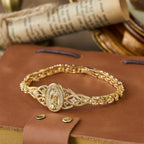 Colección de Pulseras de la Virgen en Filigrana Dorada: Gracia Maternal y Protección
