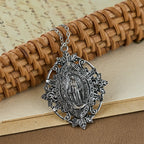 Collar con Medallón de la Virgen en Filigrana: Símbolo de Gracia Maternal y Protección