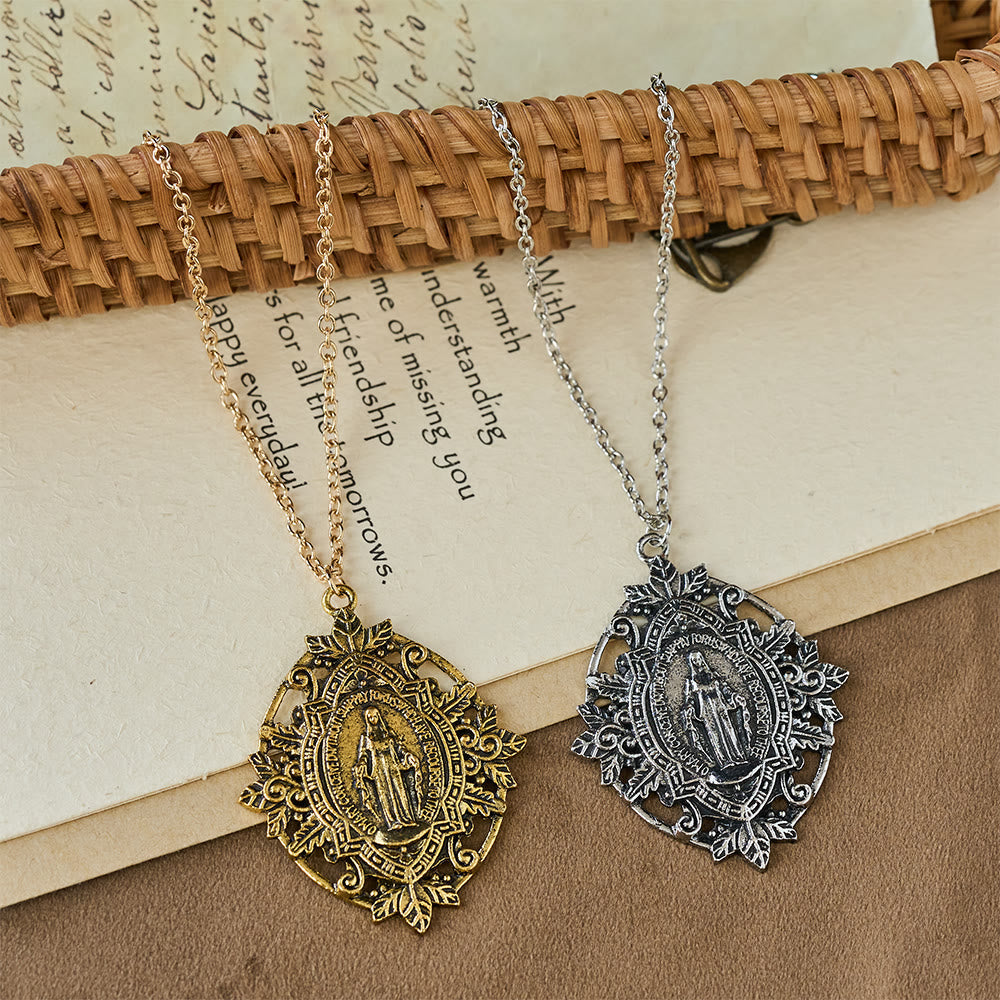 Collar con Medallón de la Virgen en Filigrana: Símbolo de Gracia Maternal y Protección