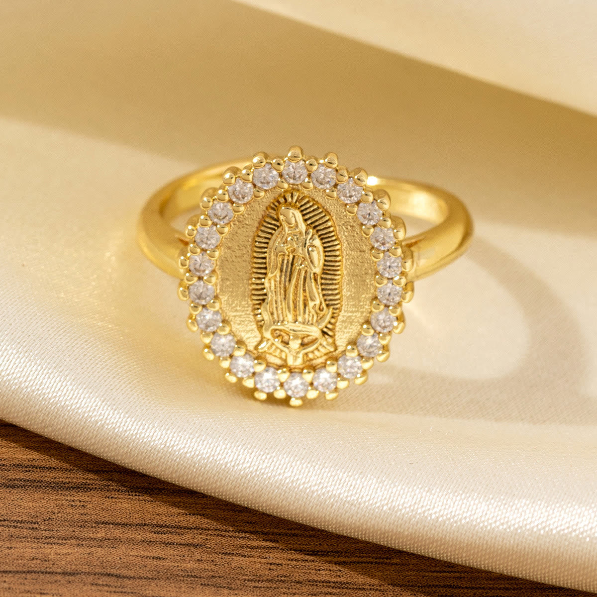 Anillo de la Virgen Estilo Corazón/Luna/Óvalo: Devoción Sagrada y Gracia Radiante