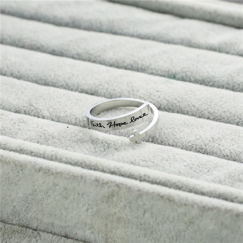Anillo Abierto de Cruz Fe, Esperanza y Amor: Gracia Divina y Símbolo Eterno