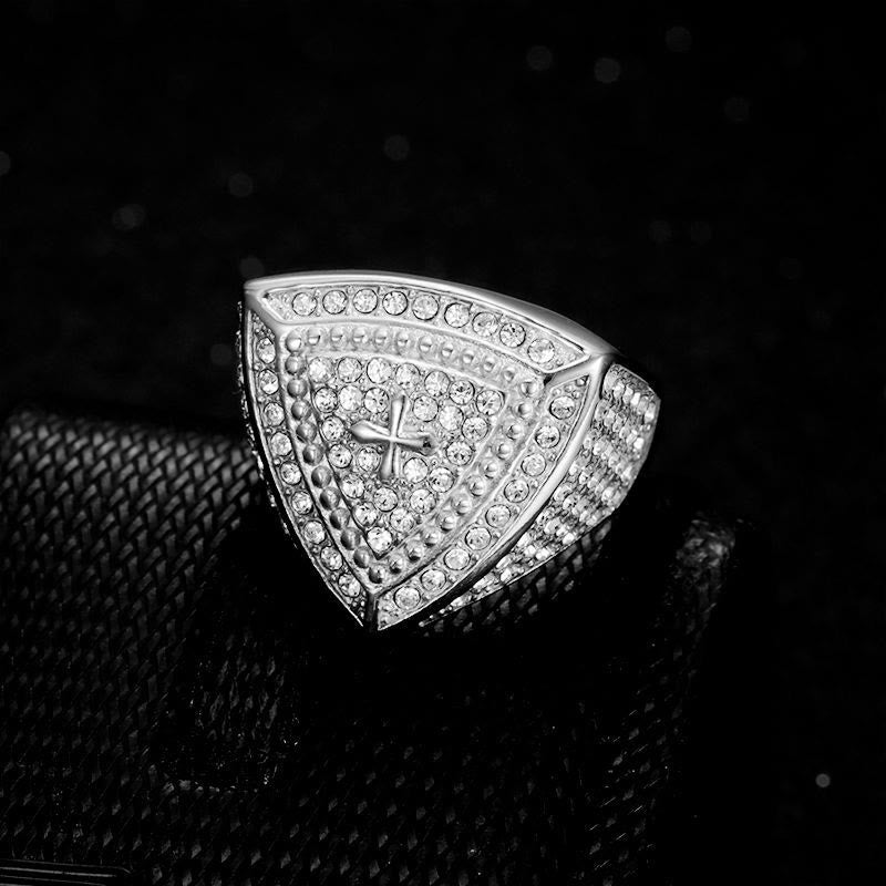 Anillo de Banda Escudo de Cruz: Emblema Eterno de Fe y Valor