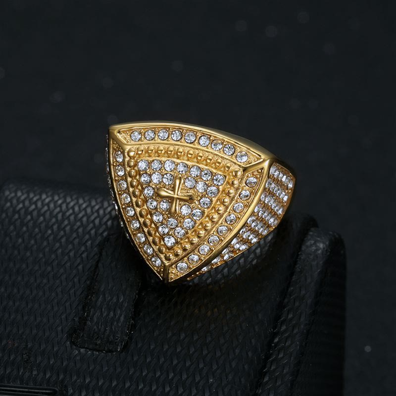 Anillo de Banda Escudo de Cruz: Emblema Eterno de Fe y Valor