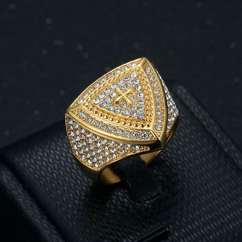 Anillo de Banda Escudo de Cruz: Emblema Eterno de Fe y Valor