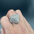 Anillo de Banda Escudo de Cruz: Emblema Eterno de Fe y Valor