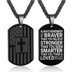Collar de Escritura a Doble Cara con Bandera y Cruz: Símbolo de Fuerza y Valor Sagrados