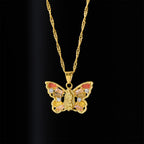Collar Mariposa de Renacimiento Espiritual: Virgen al Centro y Cadena Trenzada con Cristal