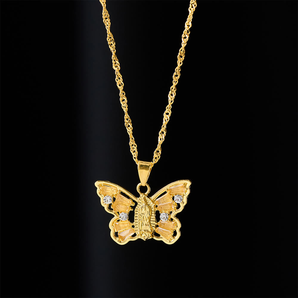 Collar Mariposa de Renacimiento Espiritual: Virgen al Centro y Cadena Trenzada con Cristal