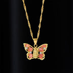 Collar Mariposa de Renacimiento Espiritual: Virgen al Centro y Cadena Trenzada con Cristal