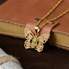 Collar Mariposa de Renacimiento Espiritual: Virgen al Centro y Cadena Trenzada con Cristal