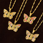 Collar Mariposa de Renacimiento Espiritual: Virgen al Centro y Cadena Trenzada con Cristal