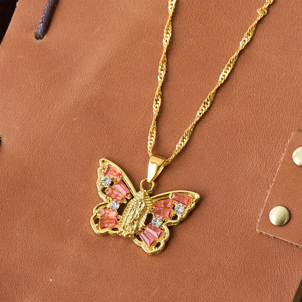 Collar Mariposa de Renacimiento Espiritual: Virgen al Centro y Cadena Trenzada con Cristal