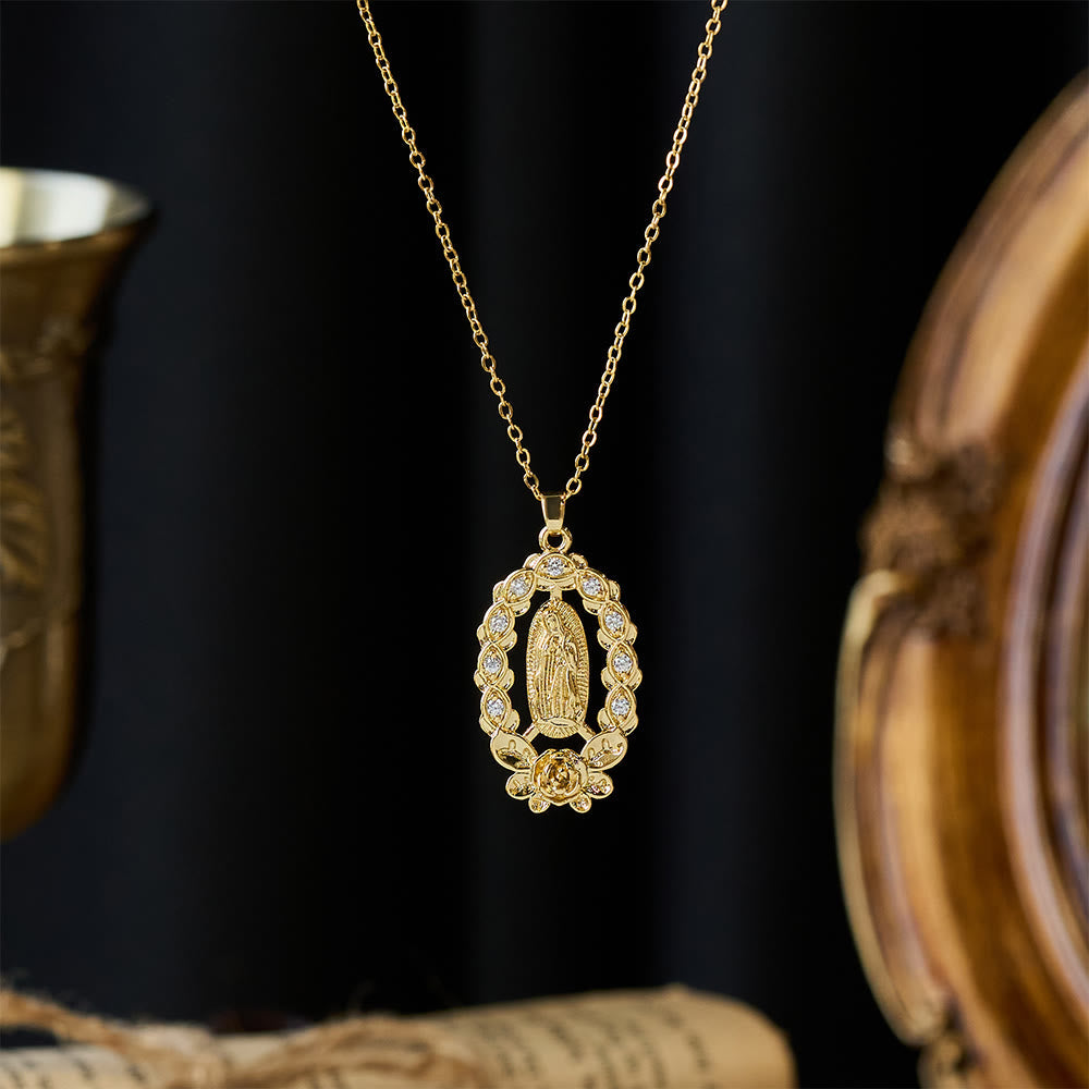 Collar de la Virgen con Corona Floral de Circonia: Símbolo de Gracia y Protección Sagradas