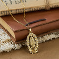 Collar de la Virgen con Corona Floral de Circonia: Símbolo de Gracia y Protección Sagradas