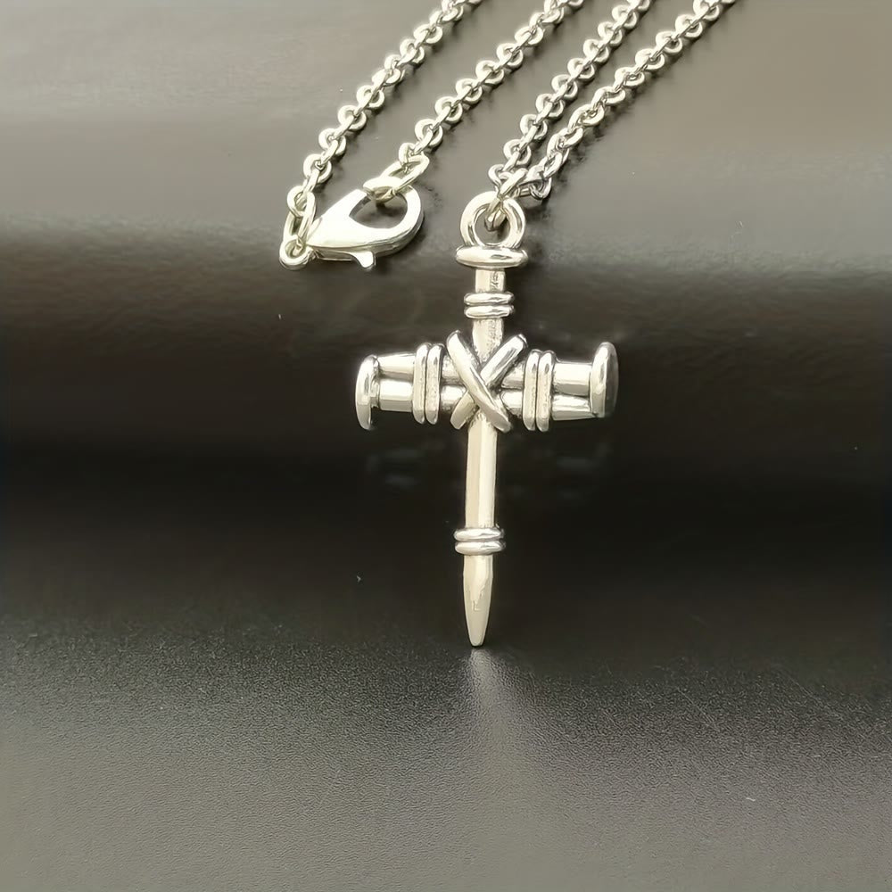 Collar de Eslabones con Cruz de Clavo: Símbolo de Fuerza Sagrada y Redención