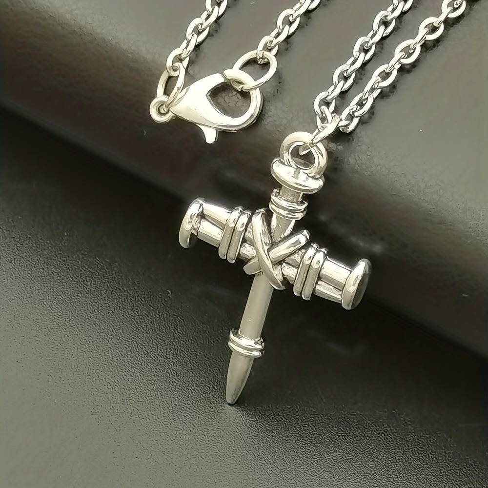 Collar de Eslabones con Cruz de Clavo: Símbolo de Fuerza Sagrada y Redención