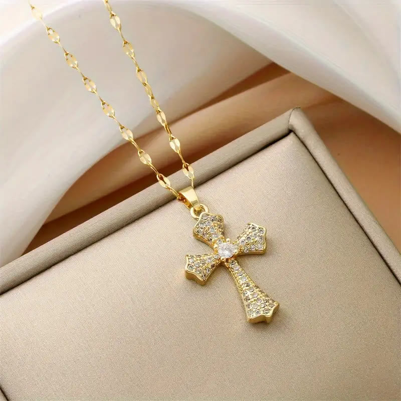 Collar de Cruz de Circonia Radiante: Forja Esperanza y Gracia en Cada Uso