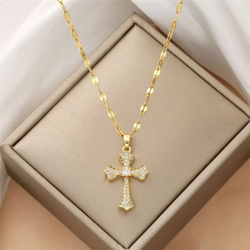 Collar de Cruz de Circonia Radiante: Forja Esperanza y Gracia en Cada Uso