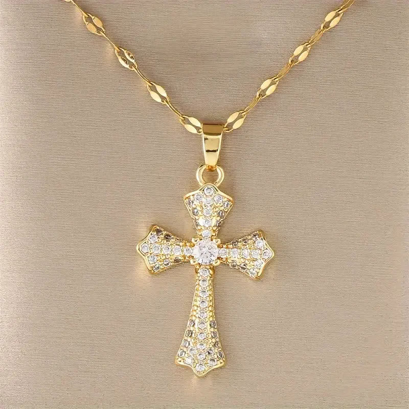 Collar de Cruz de Circonia Radiante: Forja Esperanza y Gracia en Cada Uso