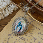 Collar con Retrato de la Virgen en Marco de Filigrana: Símbolo de Gracia Sagrada y Luz Divina