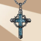 Collar con Dije de Cruz Envuelta en Espinas: Símbolo del Amor Sacrificial de Cristo