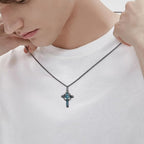 Collar con Dije de Cruz Envuelta en Espinas: Símbolo del Amor Sacrificial de Cristo