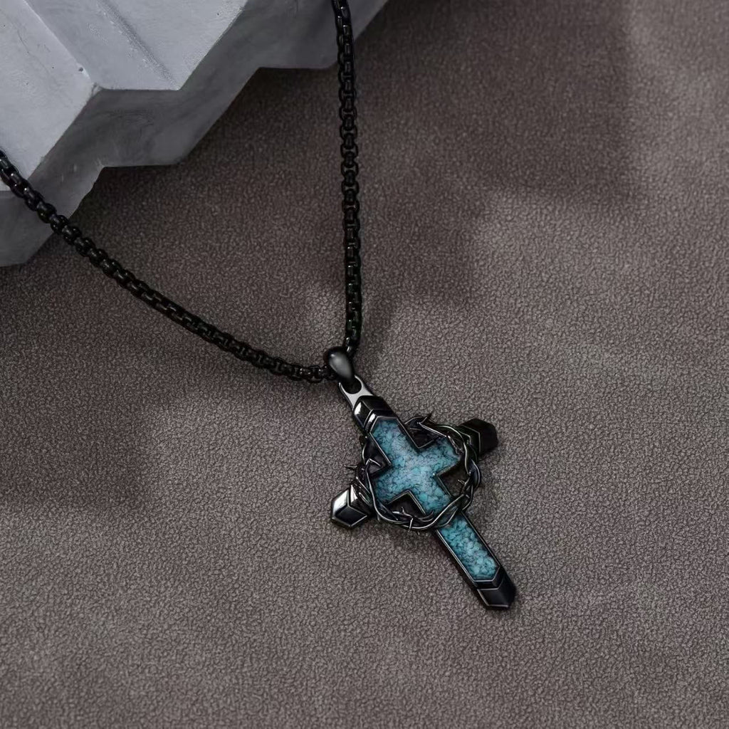 Collar con Dije de Cruz Envuelta en Espinas: Símbolo del Amor Sacrificial de Cristo