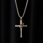 Collar de Cruz de Béisbol Filipenses 4:13 con Detalle de Llama: Fuerza Divina y Fe Atlética