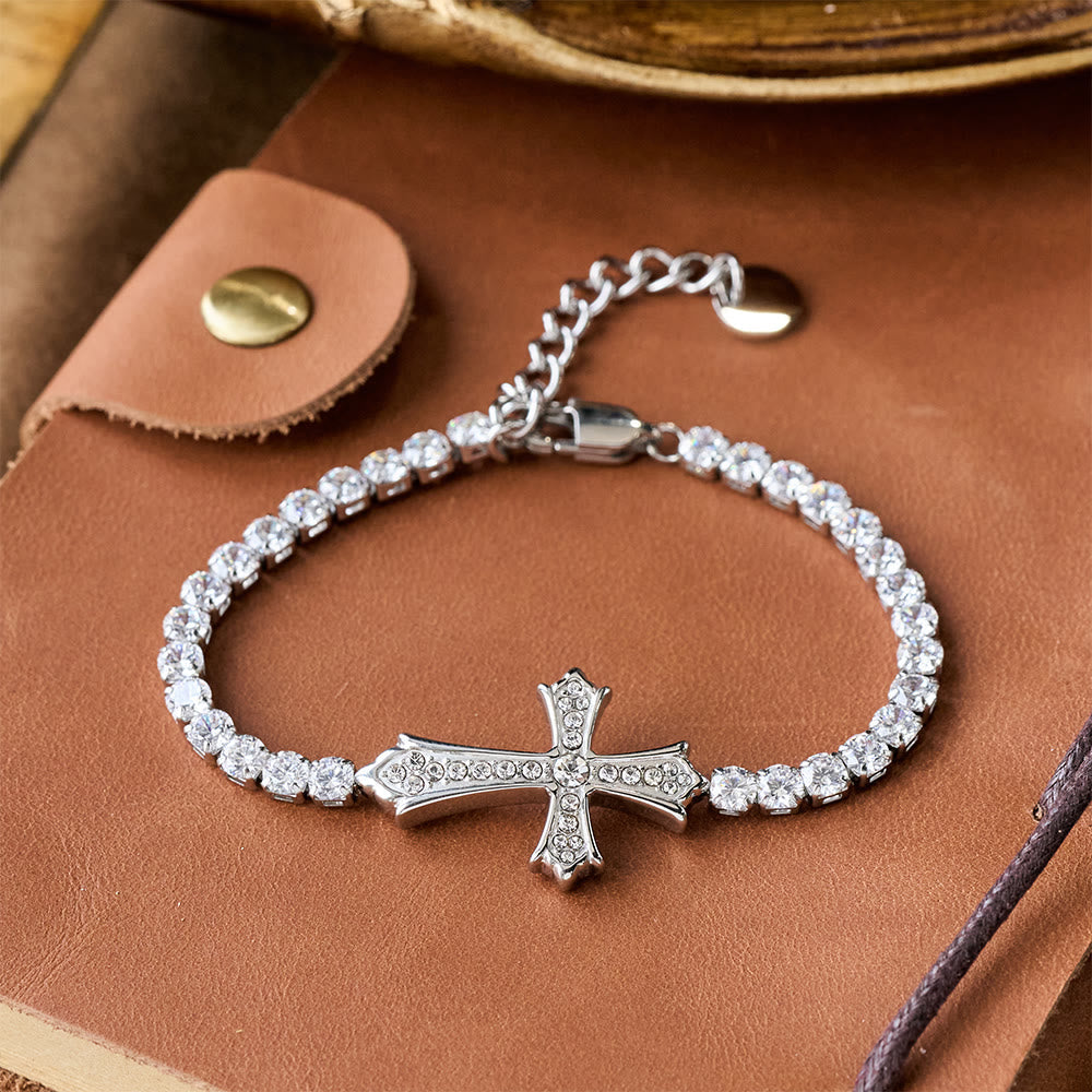 Pulsera Elegante de Cruz con Circonias en 2 Colores: Símbolo de Gracia y Elegancia Divinas