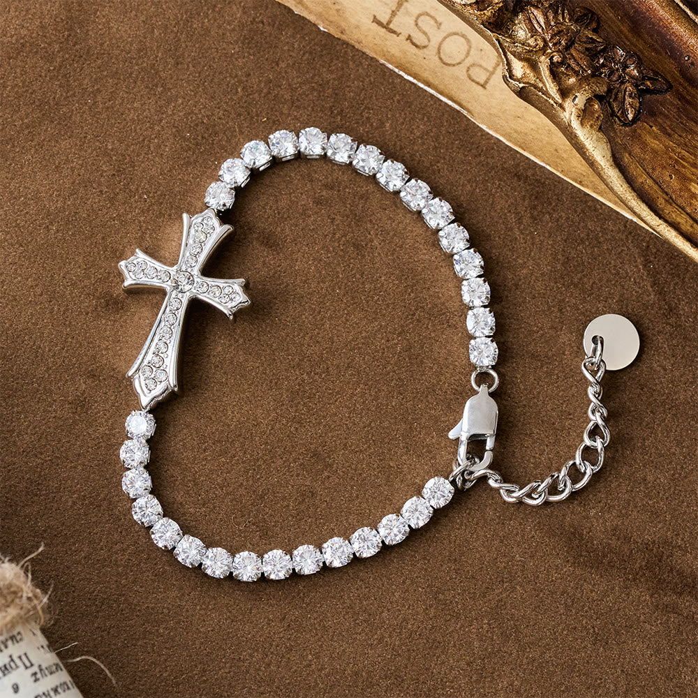 Pulsera Elegante de Cruz con Circonias en 2 Colores: Símbolo de Gracia y Elegancia Divinas