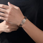 Pulsera de Cadena de Eslabones con Cruz Grabada: Símbolo de Fuerza Divina y Fe