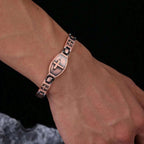Pulsera de Cadena de Eslabones con Cruz Grabada: Símbolo de Fuerza Divina y Fe