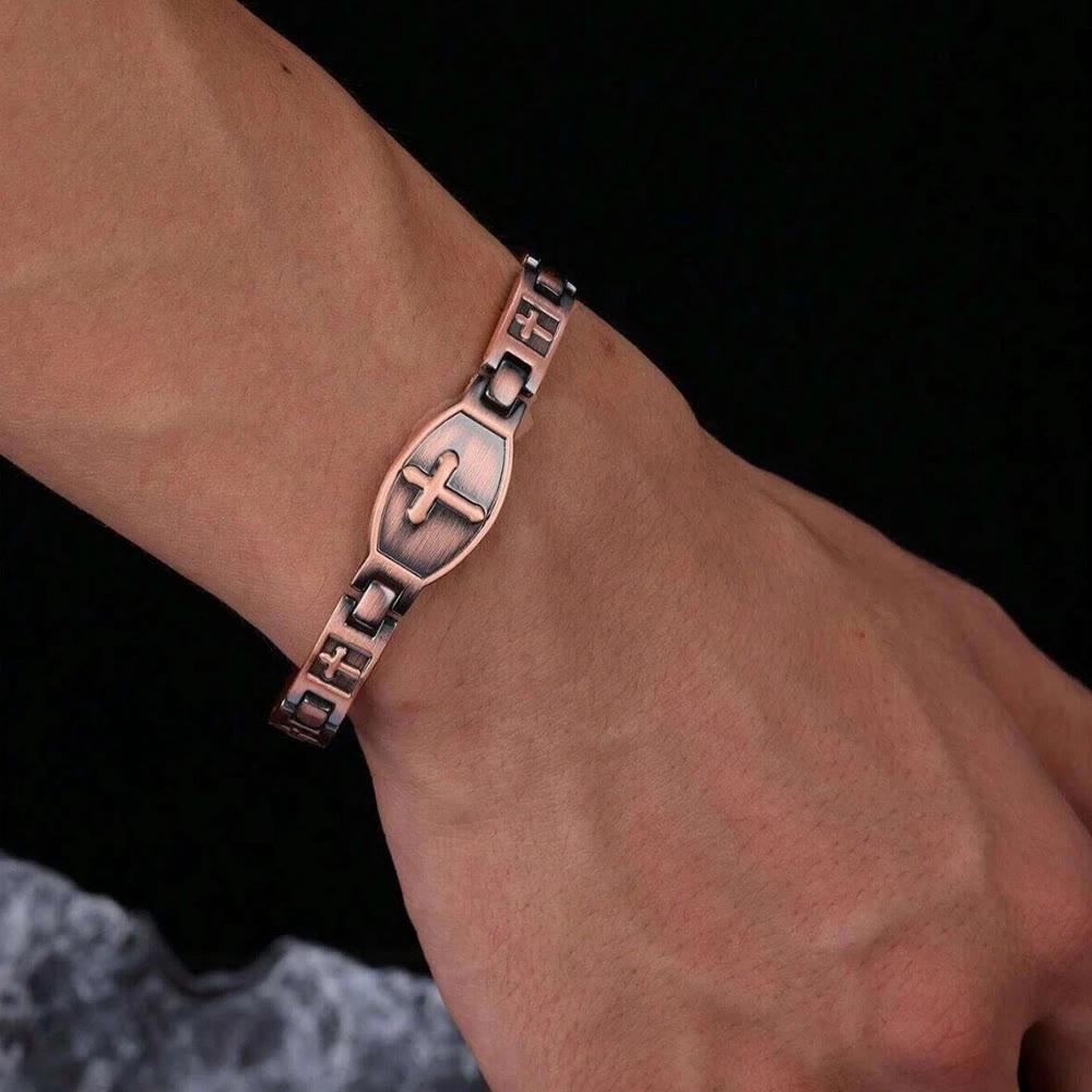 Pulsera de Cadena de Eslabones con Cruz Grabada: Símbolo de Fuerza Divina y Fe