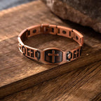 Pulsera de Cadena de Eslabones con Cruz Grabada: Símbolo de Fuerza Divina y Fe