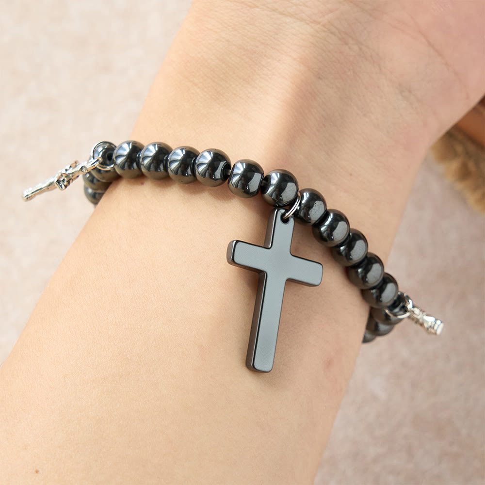 Pulsera de Cuentas de Hematita con Cruz y Mini Crucifijos: Protección Divina y Fe