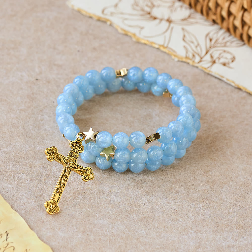 Pulsera Envolvente de Cuentas de Cristal Azul con Separadores de Estrella y Crucifijo Dorado