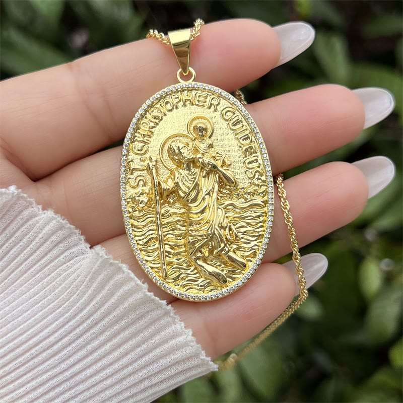 Collar con Medallón de San Miguel y San Cristóbal: Símbolo de Protección y Guía Divina