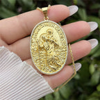 Collar con Medallón de San Miguel y San Cristóbal: Símbolo de Protección y Guía Divina