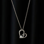 Collar de Corazón y Cruz "Soy Hija de Dios" con Circonias: Señal de Identidad Celestial